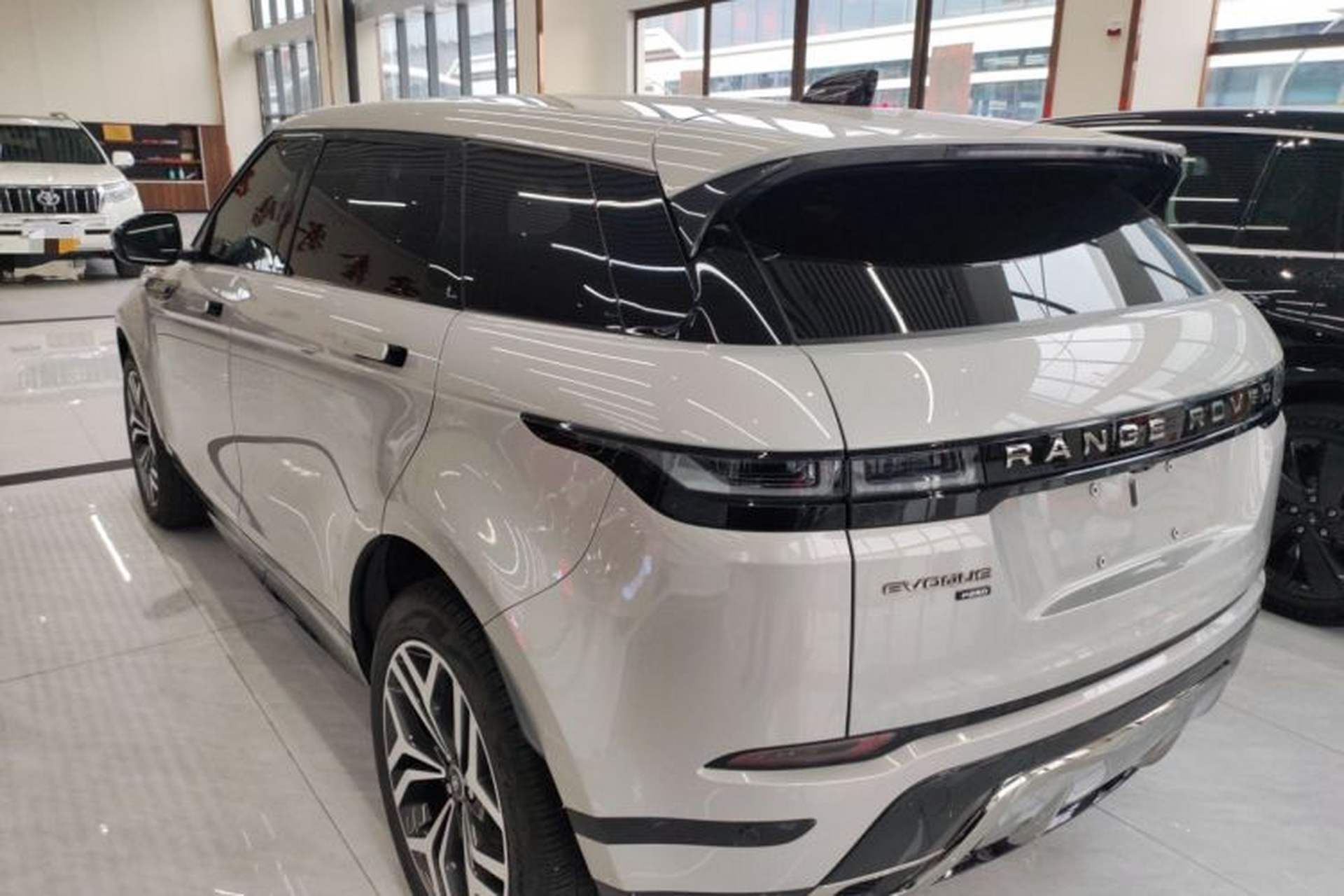 Used Land Rover Range Evoque 2023 Aurora L 249 PS Luxury Edition Exterior 2