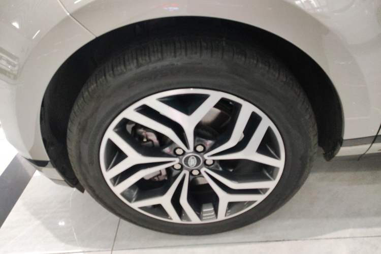 Used Land Rover Range Evoque 2023 Aurora L 249 PS Luxury Edition Exterior 4