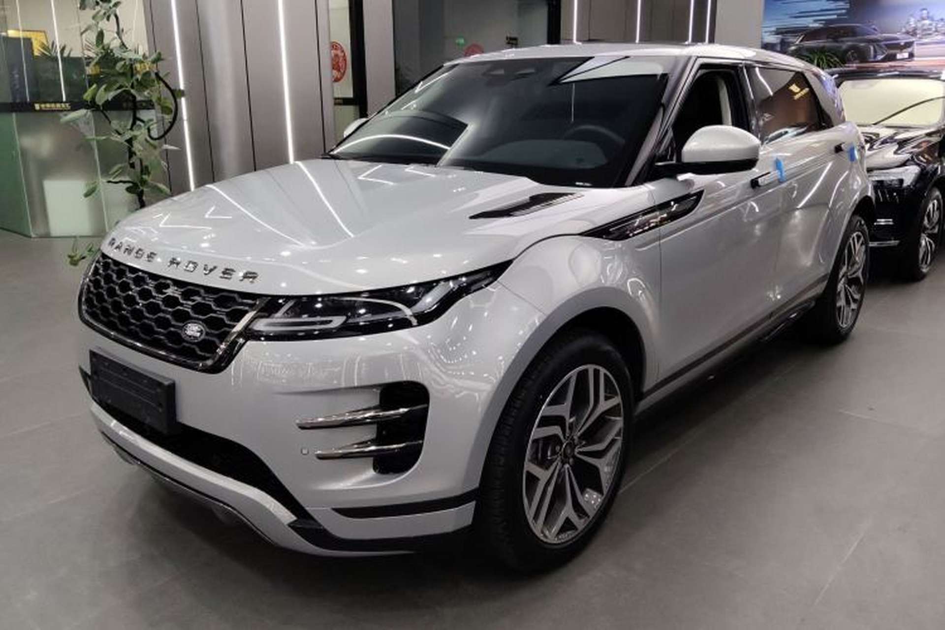 Used Land Rover Range Evoque 2023 Aurora L 249 PS Luxury Edition Front Left 45 Deg