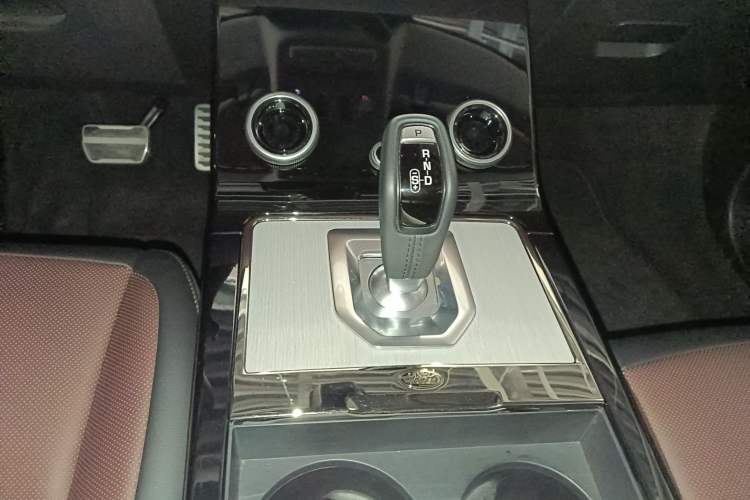 Used Land Rover Range Evoque 2023 Aurora L 249 PS Luxury Edition Gear Lever