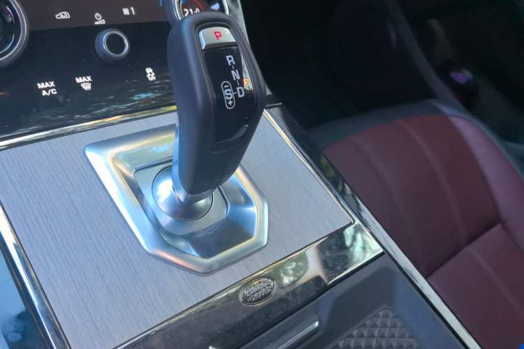 Used Land Rover Range Evoque 2023 Aurora L 249 PS Luxury Edition Gear Lever