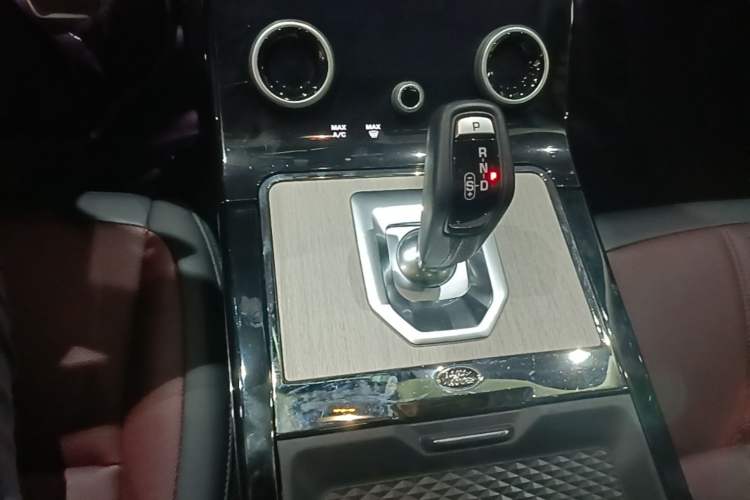 Used Land Rover Range Evoque 2023 Aurora L 249 PS Luxury Edition Gear Lever
