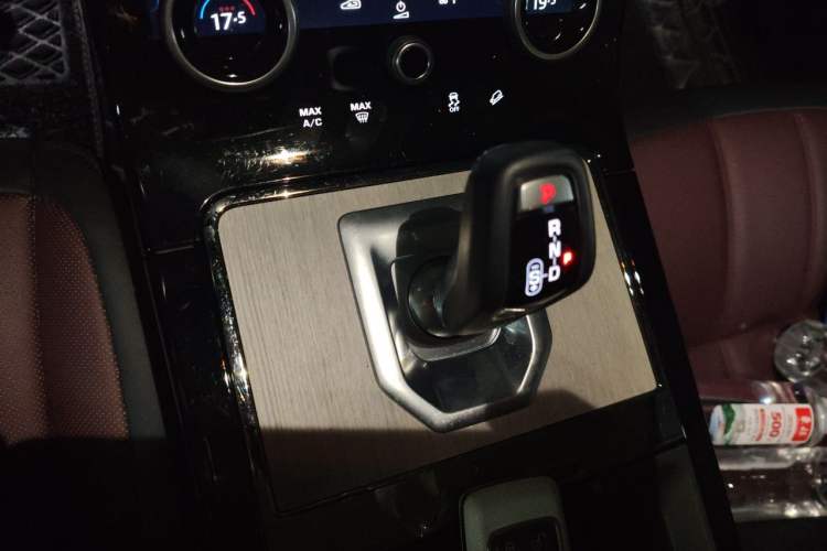 Used Land Rover Range Evoque 2023 Aurora L 249 PS Luxury Edition Gear Lever