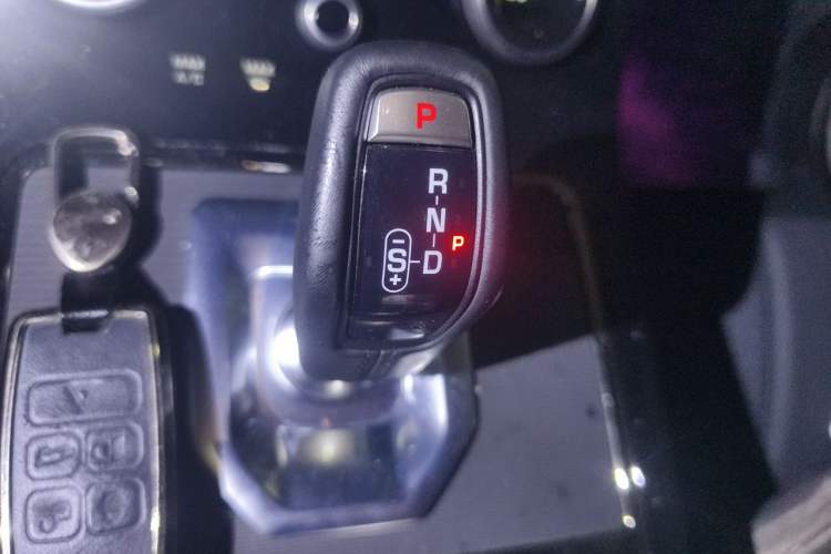 Used Land Rover Range Evoque 2023 Aurora L 249 PS Collins Antique Bronze Special Edition Gear Lever