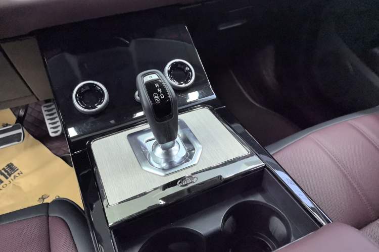 Used Land Rover Range Evoque 2023 Aurora L 249 PS Luxury Edition Gear Lever