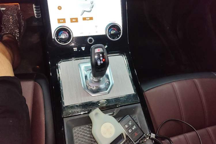 Used Land Rover Range Evoque 2023 Aurora L 249 PS Luxury Edition Gear Lever