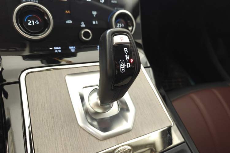 Used Land Rover Range Evoque 2023 Aurora L 249 PS Luxury Edition Gear Lever