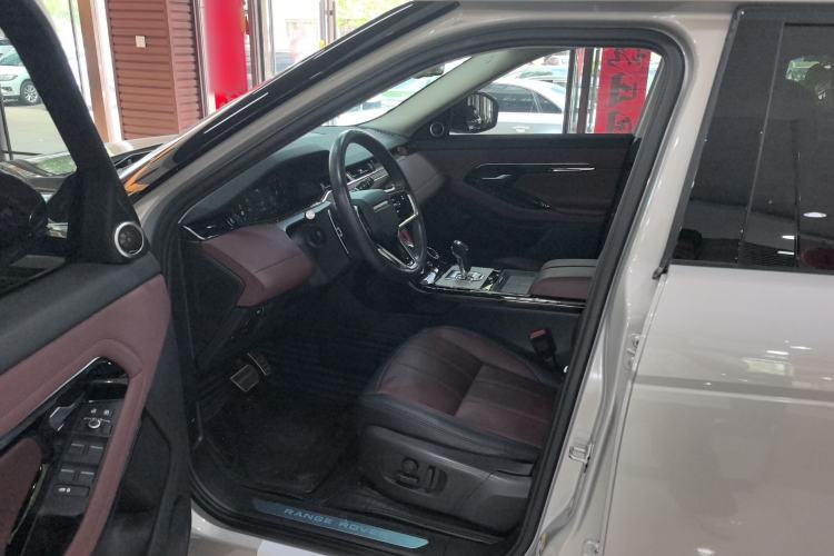 Used Land Rover Range Evoque 2023 Aurora L 249 PS Luxury Edition Interior 1