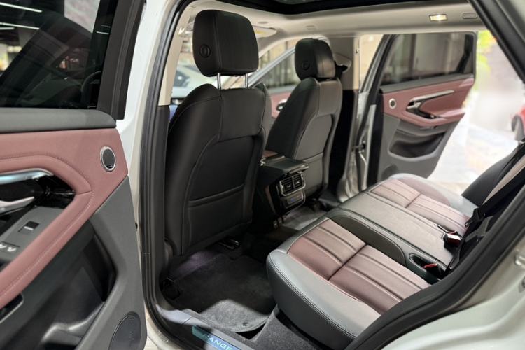 Used Land Rover Range Evoque 2023 Aurora L 249 PS Luxury Edition Interior 4