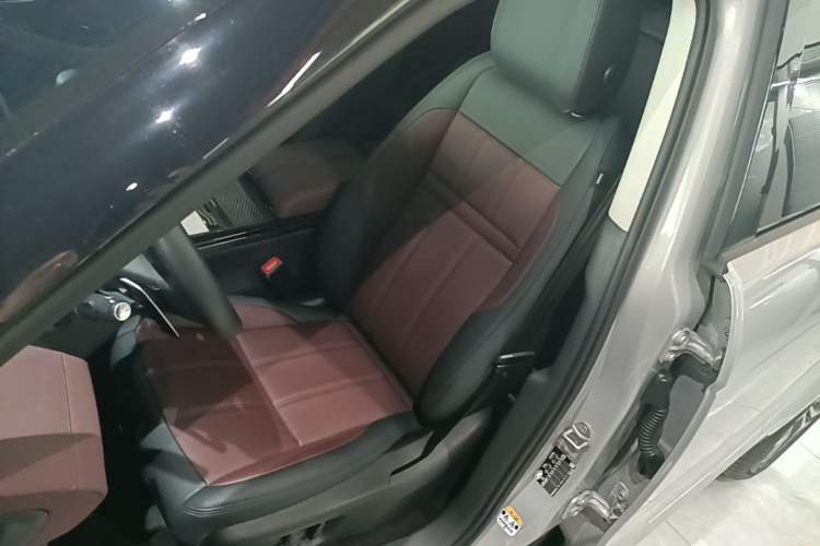 Used Land Rover Range Evoque 2023 Aurora L 249 PS Luxury Edition Left Front Seat
