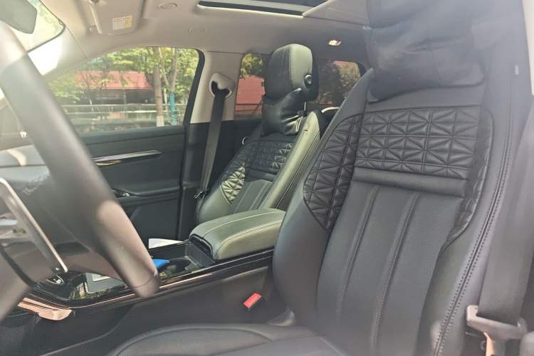 Used Land Rover Range Evoque 2023 Aurora L 249 PS Collins Antique Bronze Special Edition Left Front Seat