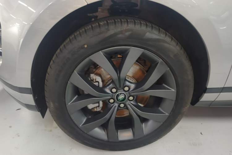 Used Land Rover Range Evoque 2023 Aurora L 249 PS Collins Antique Bronze Special Edition Left Front Wheel Hub