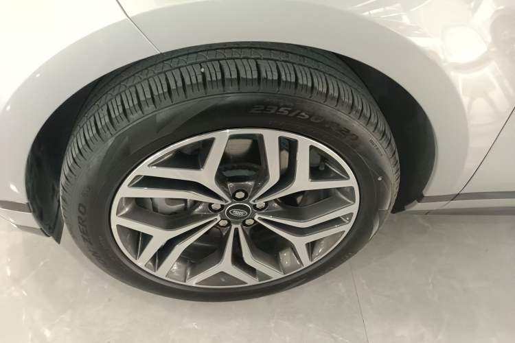 Used Land Rover Range Evoque 2023 Aurora L 249 PS Luxury Edition Left Front Wheel Hub