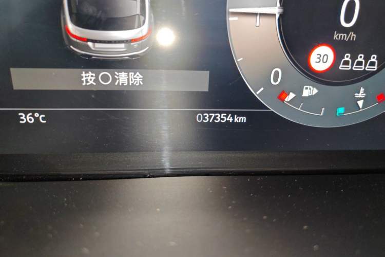 Used Land Rover Range Evoque 2023 Aurora L 249 PS Luxury Edition Odometer Close Up