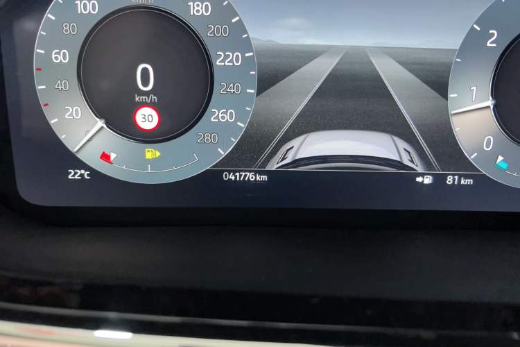 Used Land Rover Range Evoque 2023 Aurora L 249 PS Luxury Edition Odometer Close Up