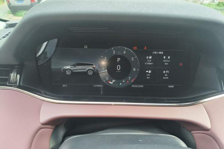 Used Land Rover Range Evoque 2023 Aurora L 249 PS Luxury Edition Odometer Close Up