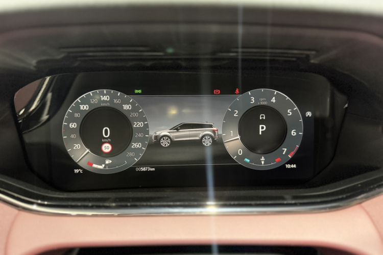 Used Land Rover Range Evoque 2023 Aurora L 249 PS Luxury Edition Odometer Close Up