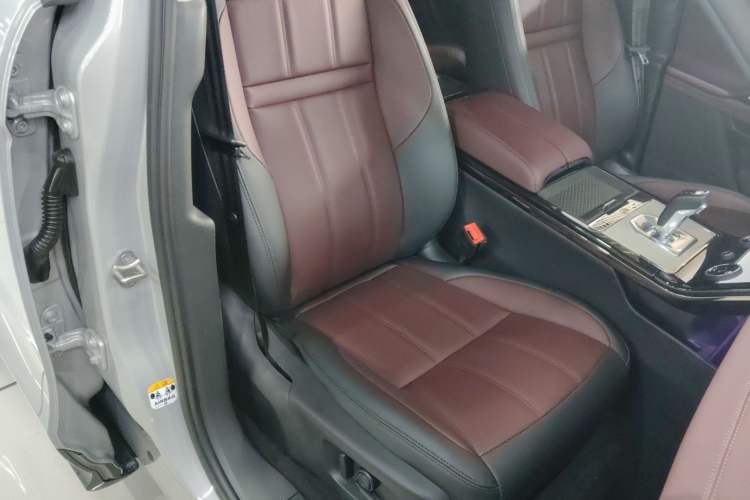 Used Land Rover Range Evoque 2023 Aurora L 249 PS Luxury Edition Right Front Seat