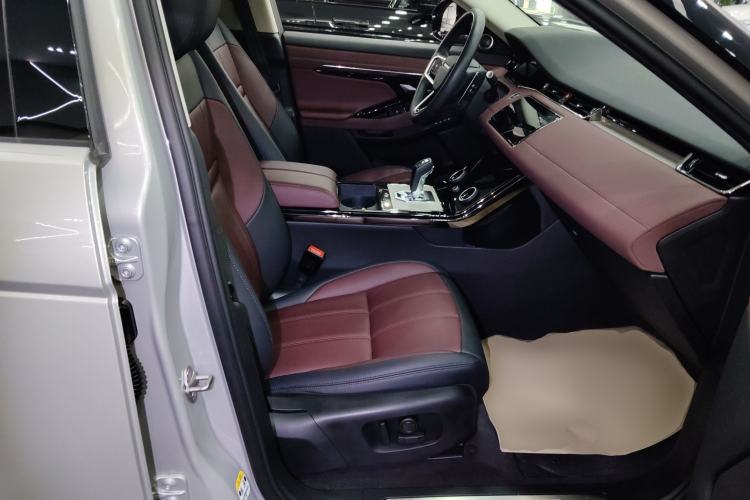 Used Land Rover Range Evoque 2023 Aurora L 249 PS Luxury Edition Right Front Seat