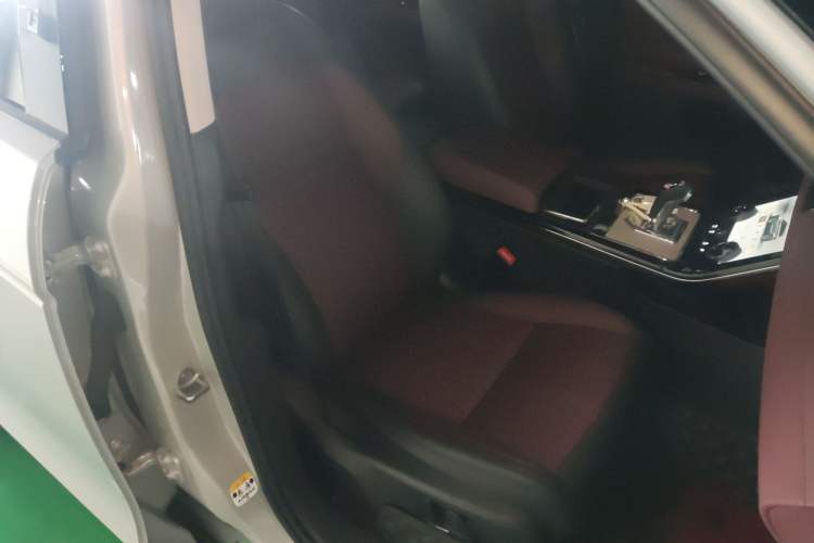 Used Land Rover Range Evoque 2023 Aurora L 249 PS Luxury Edition Right Front Seat