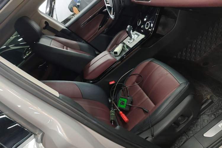 Used Land Rover Range Evoque 2023 Aurora L 249 PS Luxury Edition Right Front Seat