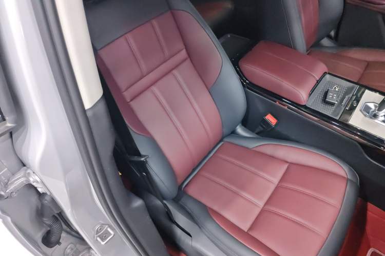 Used Land Rover Range Evoque 2023 Aurora L 249 PS Luxury Edition Right Front Seat