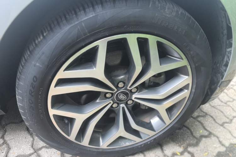 Used Land Rover Range Evoque 2023 Aurora L 249 PS Luxury Edition Right Front Wheel Hub