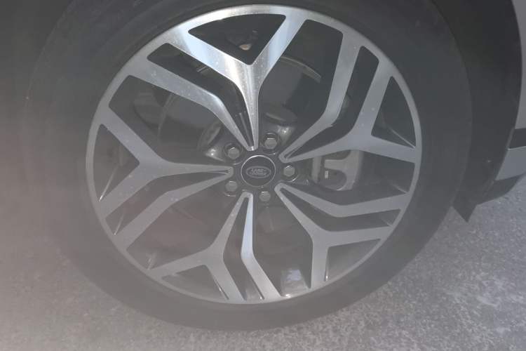 Used Land Rover Range Evoque 2023 Aurora L 249 PS Luxury Edition Right Front Wheel Hub