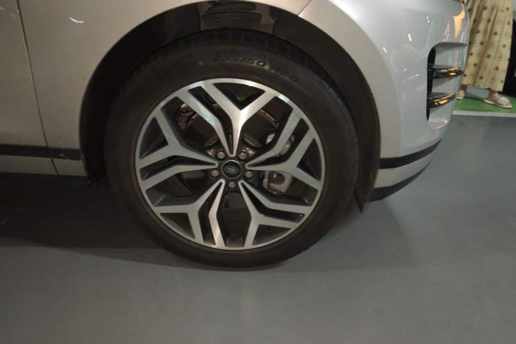 Used Land Rover Range Evoque 2023 Aurora L 249 PS Luxury Edition Right Front Wheel Hub