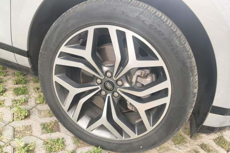 Used Land Rover Range Evoque 2023 Aurora L 249 PS Luxury Edition Right Front Wheel Hub