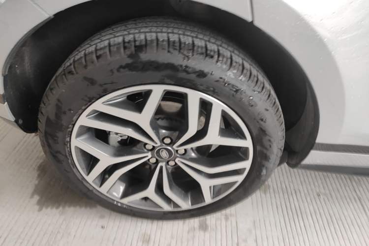 Used Land Rover Range Evoque 2023 Aurora L 249 PS Luxury Edition Right Rear Wheel Hub