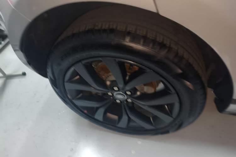 Used Land Rover Range Evoque 2023 Aurora L 249 PS Collins Antique Bronze Special Edition Right Rear Wheel Hub