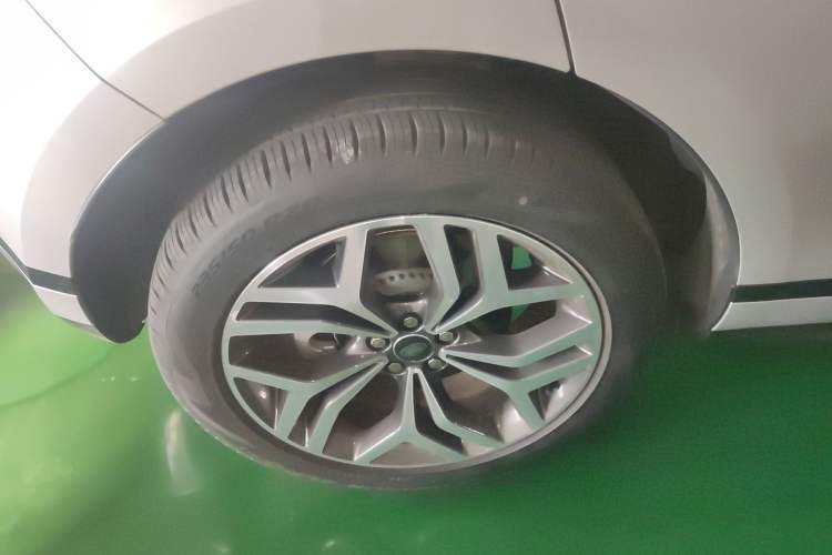 Used Land Rover Range Evoque 2023 Aurora L 249 PS Luxury Edition Right Rear Wheel Hub