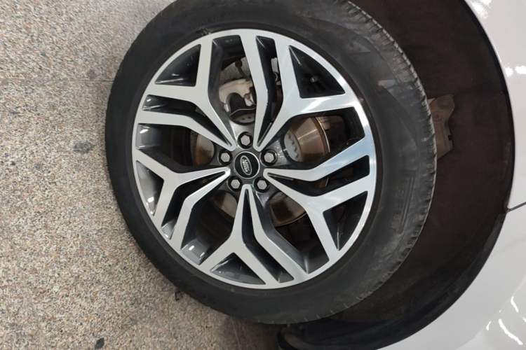 Used Land Rover Range Evoque 2023 Aurora L 249 PS Luxury Edition Right Rear Wheel Hub