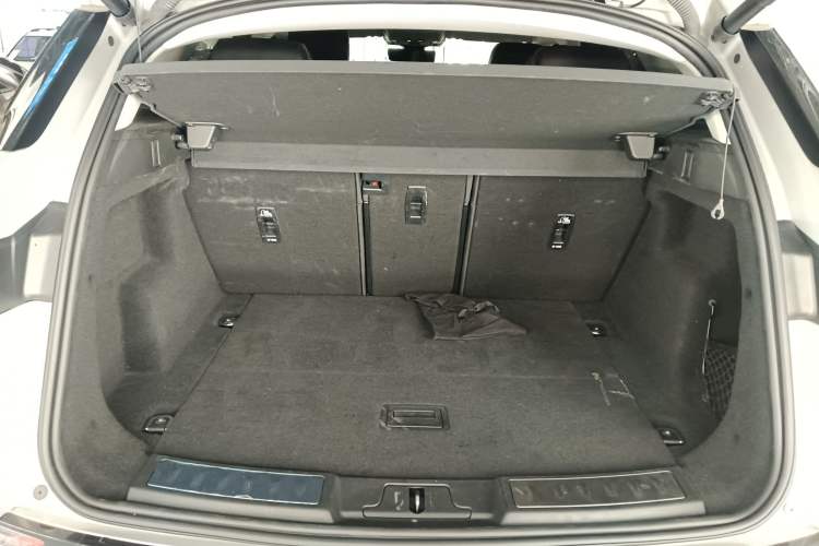 Used Land Rover Range Evoque 2023 Aurora L 249 PS Luxury Edition Trunk