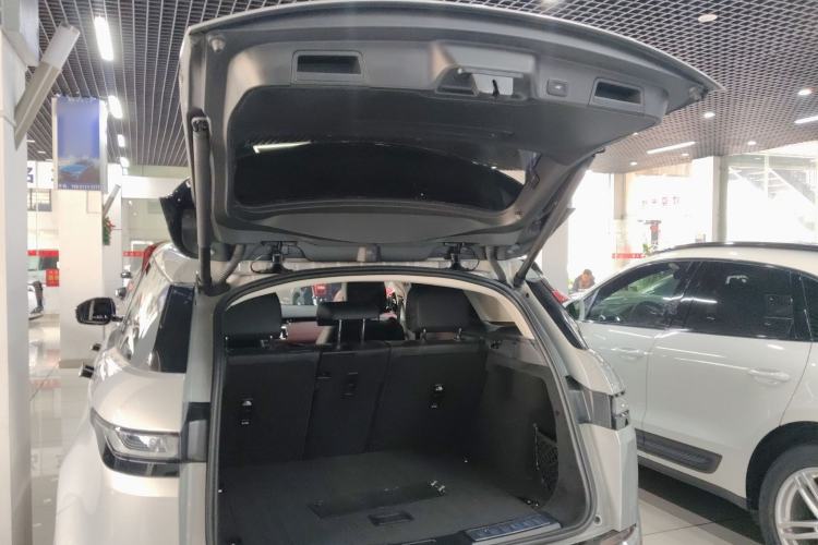 Used Land Rover Range Evoque 2023 Aurora L 249 PS Luxury Edition Trunk