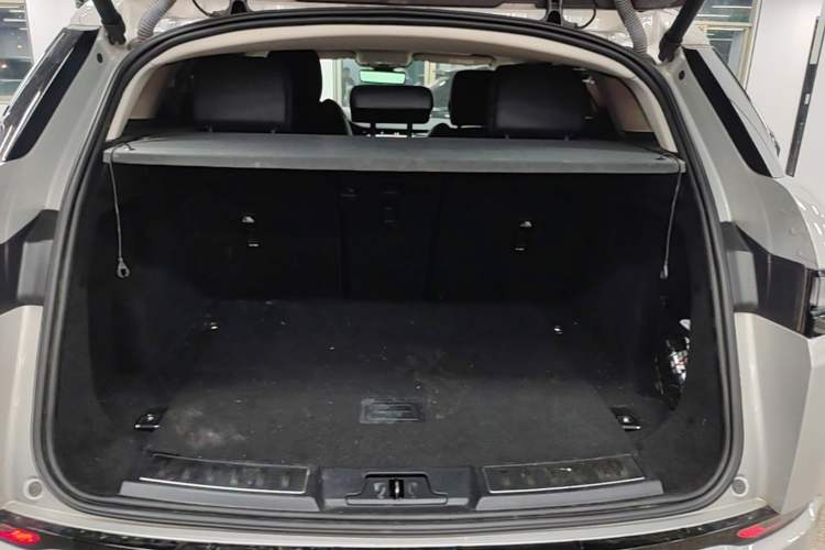 Used Land Rover Range Evoque 2023 Aurora L 249 PS Luxury Edition Trunk