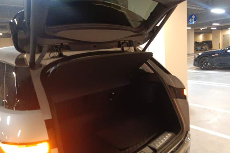 Used Land Rover Range Evoque 2023 Aurora L 249 PS Collins Antique Bronze Special Edition Trunk