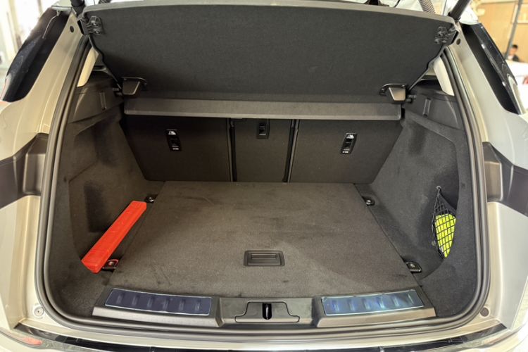 Used Land Rover Range Evoque 2023 Aurora L 249 PS Luxury Edition Trunk