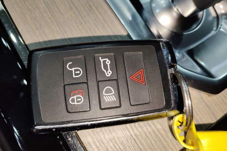 Used Land Rover Range Evoque 2023 Aurora L 249 PS Luxury Edition Vehicle Key