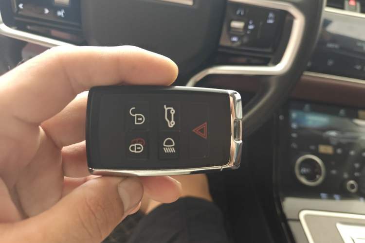 Used Land Rover Range Evoque 2023 Aurora L 249 PS Luxury Edition Vehicle Key