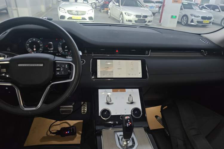 Used Land Rover Range Evoque 2023 Aurora L 249 PS Luxury Edition Audio And AC Panel