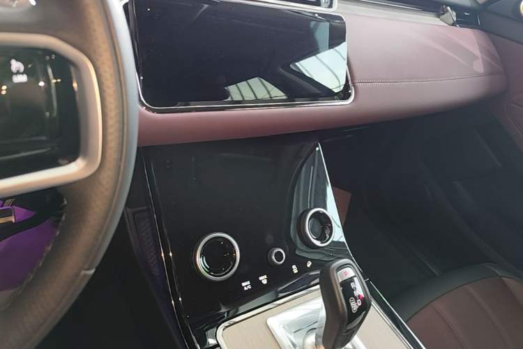 Used Land Rover Range Evoque 2023 Aurora L 249 PS Luxury Edition Audio And AC Panel