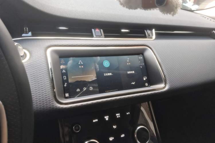 Used Land Rover Range Evoque 2023 Aurora L 200PS Elite Edition Audio And AC Panel