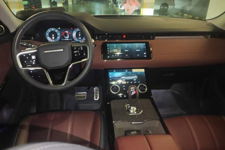 Used Land Rover Range Evoque 2023 Aurora L 249 PS Luxury Edition Center Console
