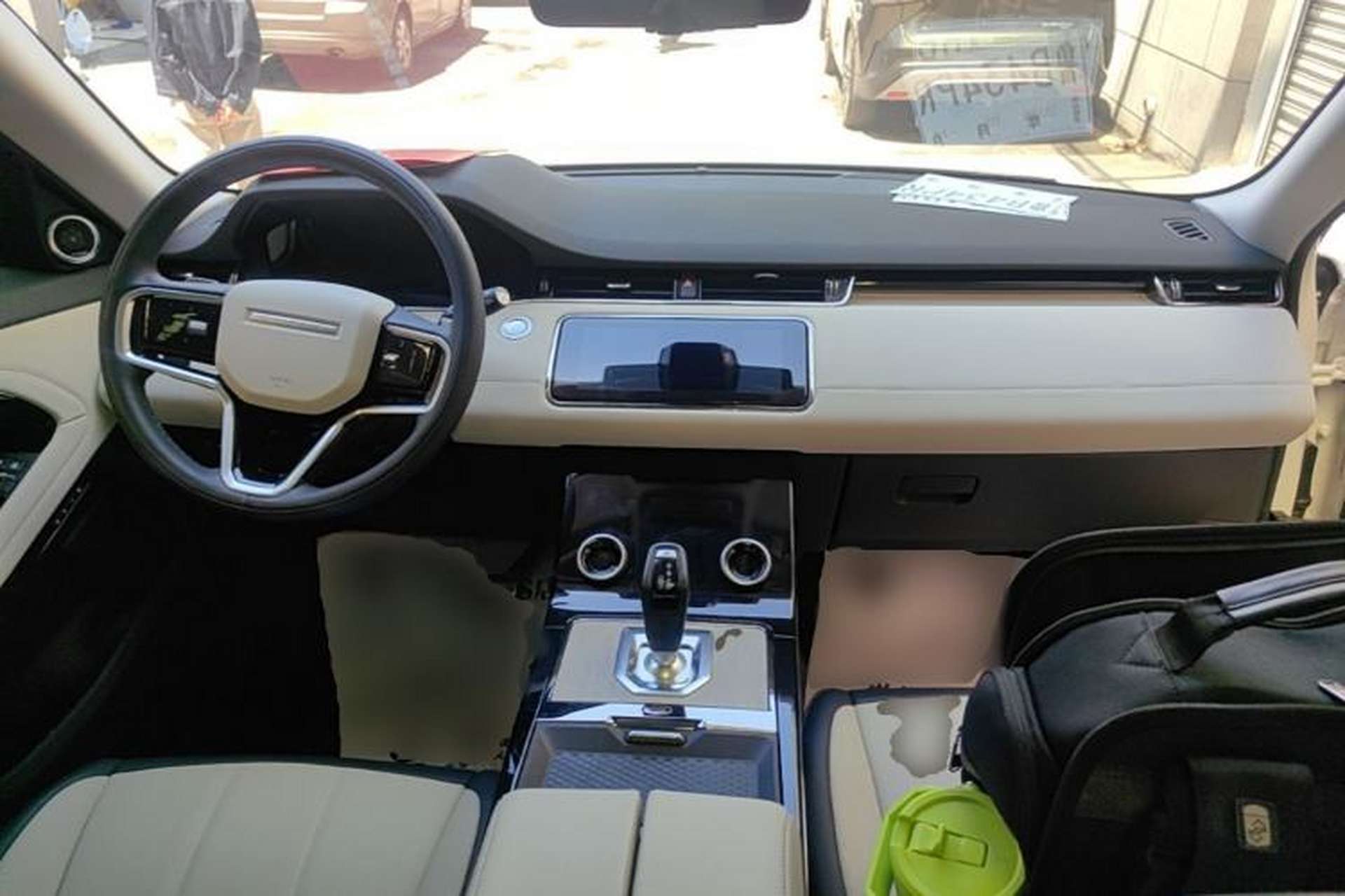 Used Land Rover Range Evoque 2023 Aurora L 249 PS Luxury Edition Center Console