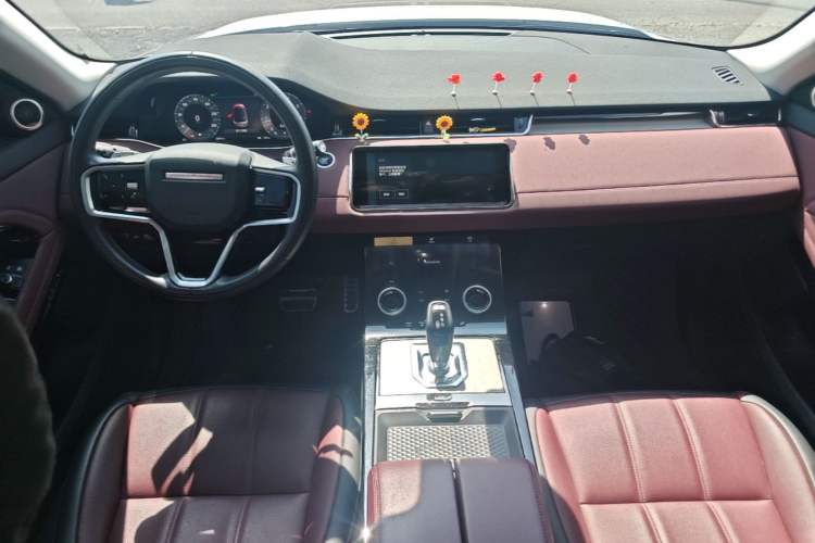 Used Land Rover Range Evoque 2023 Aurora L 249 PS Luxury Edition Center Console