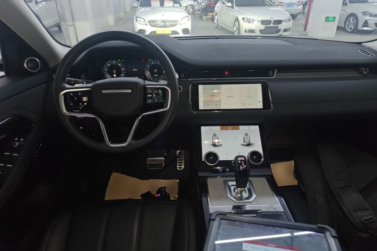 Used Land Rover Range Evoque 2023 Aurora L 249 PS Luxury Edition Center Console