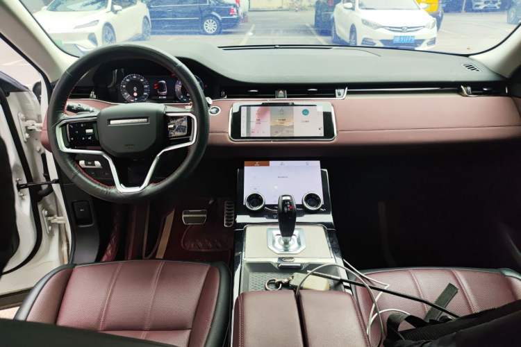Used Land Rover Range Evoque 2023 Aurora L 249 PS Luxury Edition Center Console