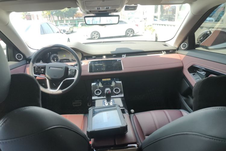 Used Land Rover Range Evoque 2023 Aurora L 249 PS Luxury Edition Center Console